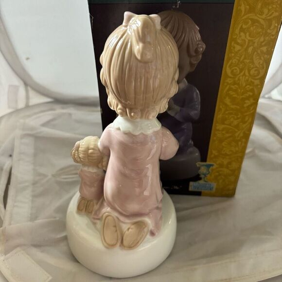 Musical Porcelain Praying Child Sculpture *New* - Picture 3 of 9